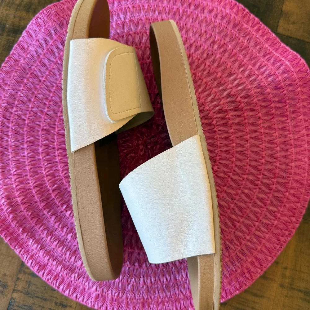 Billabong Women's White Slide Sandals with Tan Footbed - Size 10